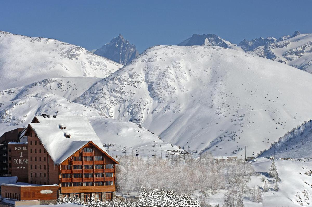 Vue générale sur la montagne ou vue sur la montagne depuis l'hôtel