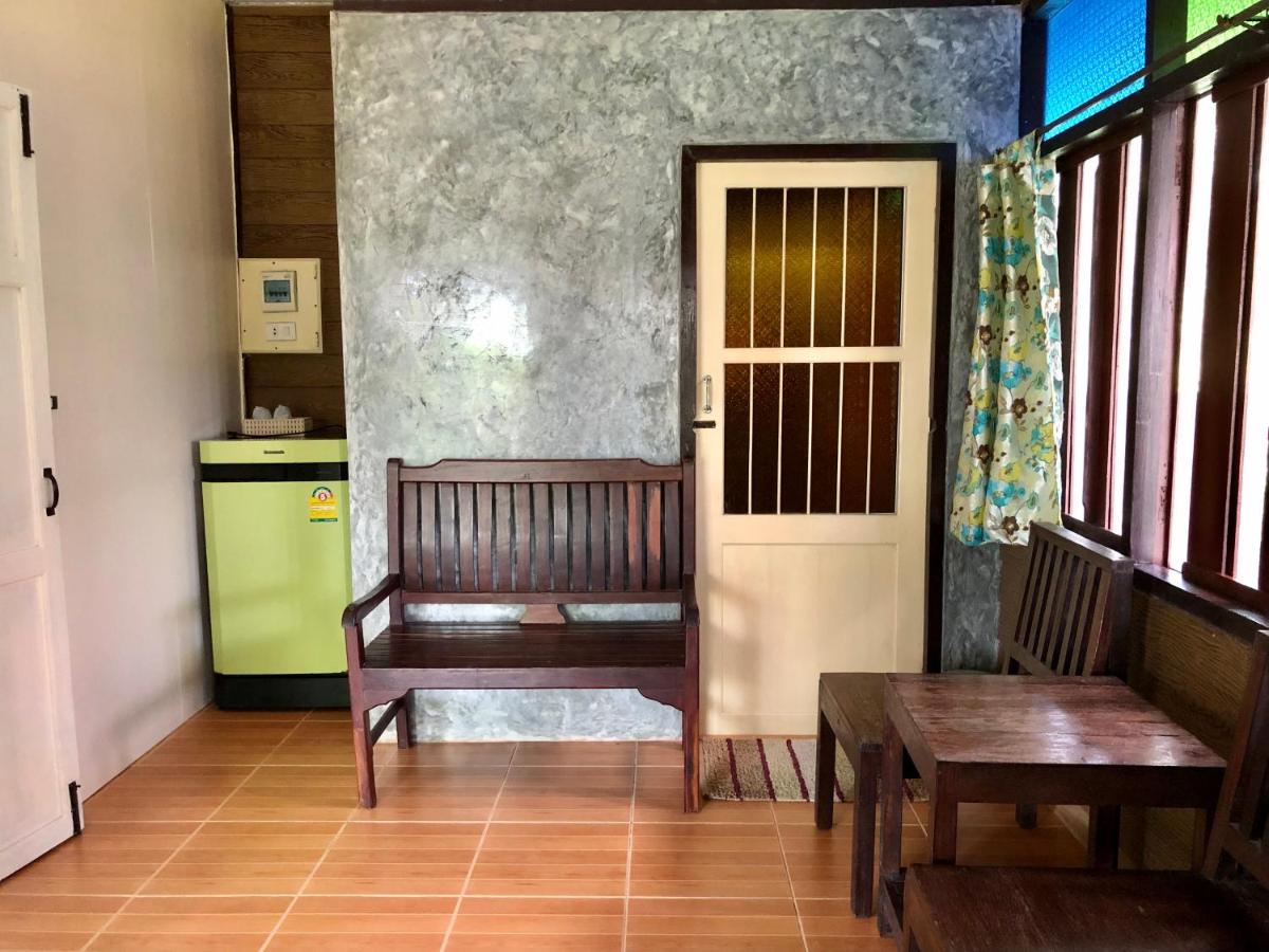 Pop riverside trat - Housity