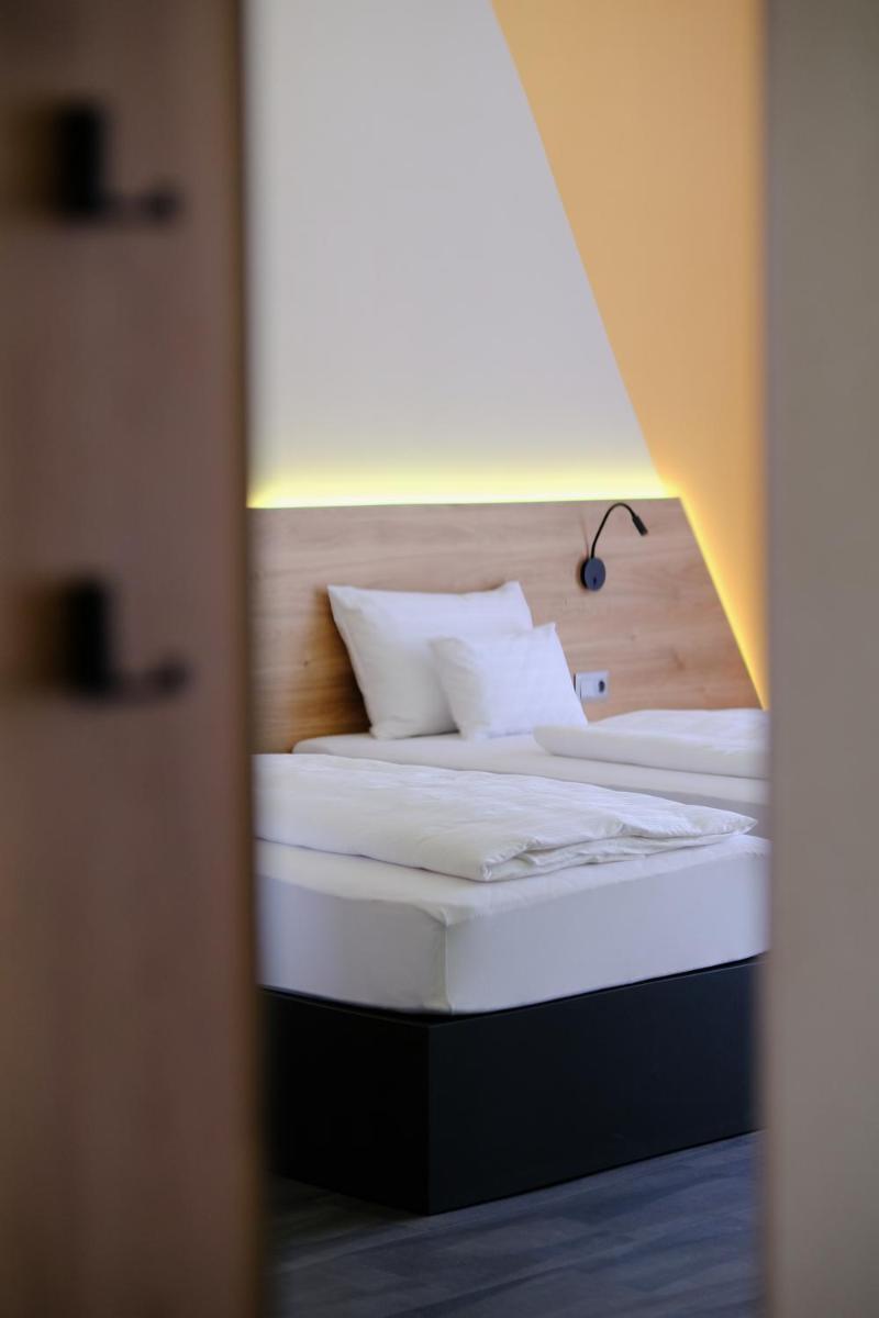 KIRÁLY PARK HOTEL - Housity