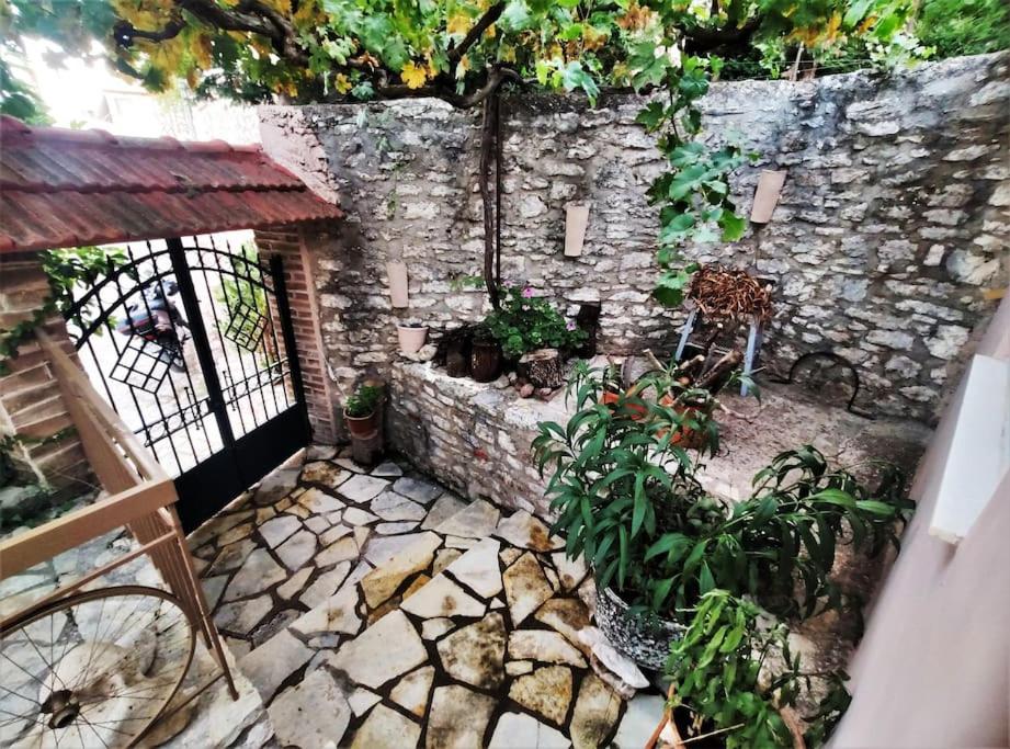 Panorea's Stone House - Housity