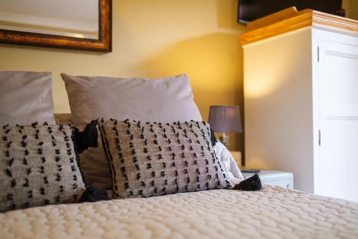 Just a Minim - a beautiful studio & hot tub available ! - Housity