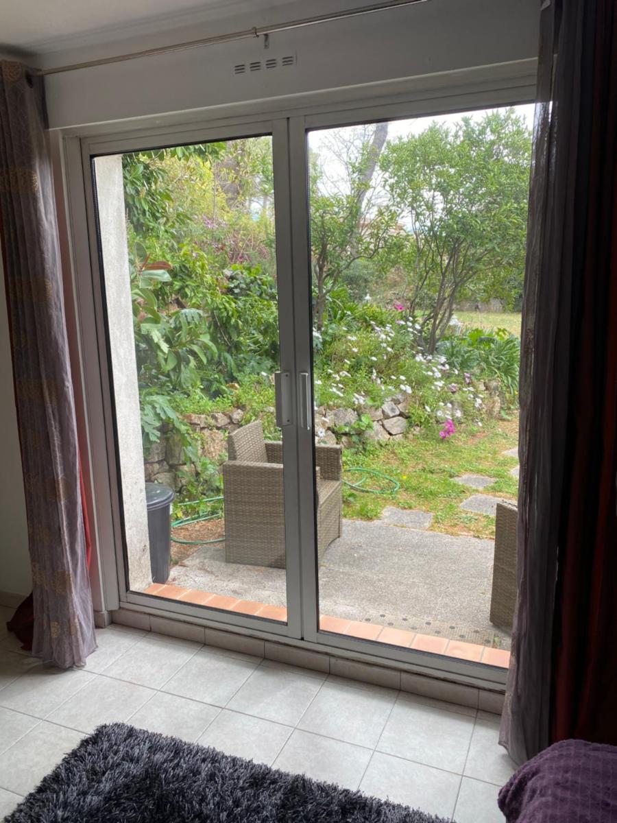 Chambre spacieuse indépendante dans villa plus parking privée - Housity