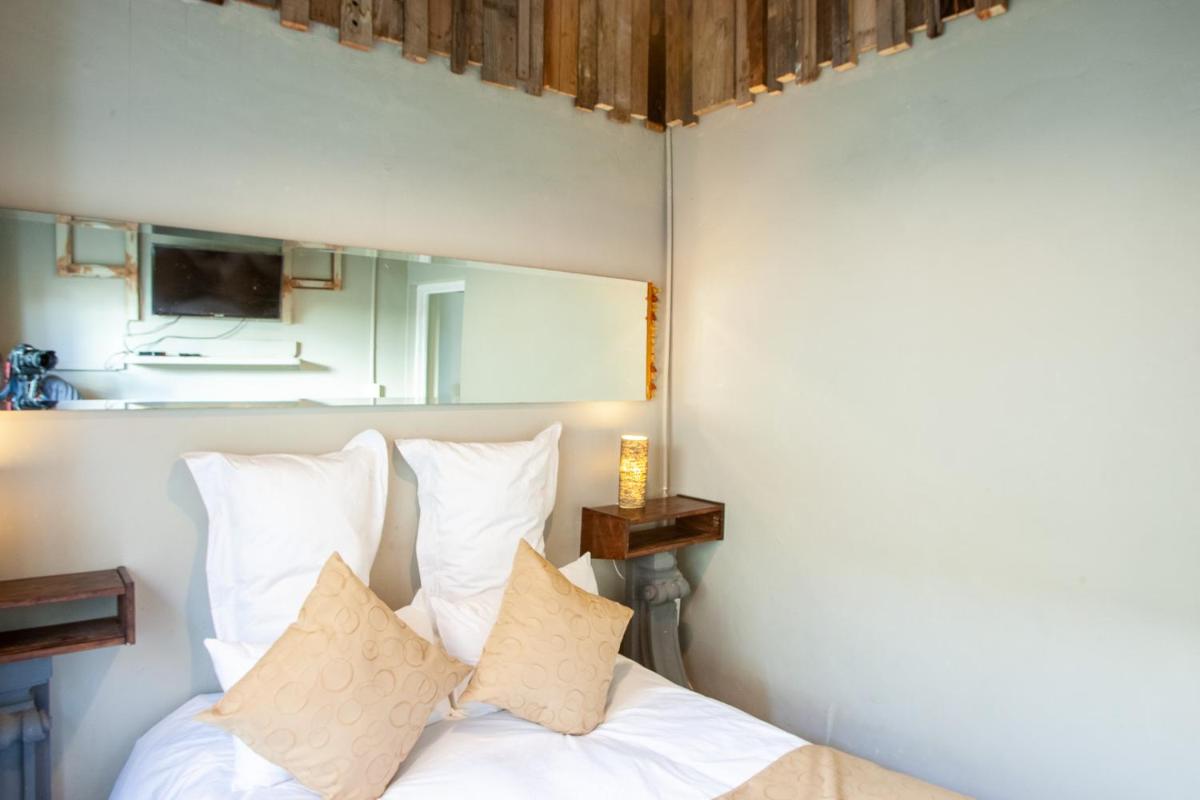 Strand Casa a`la Playa - 18 Sleeper Helderberg CT - Housity