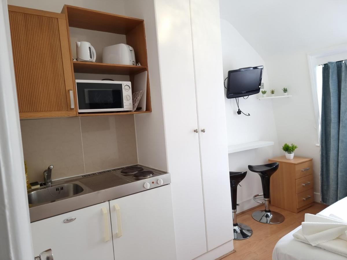 F21-4th Floor Studio for 2 Near Paddington - Housity