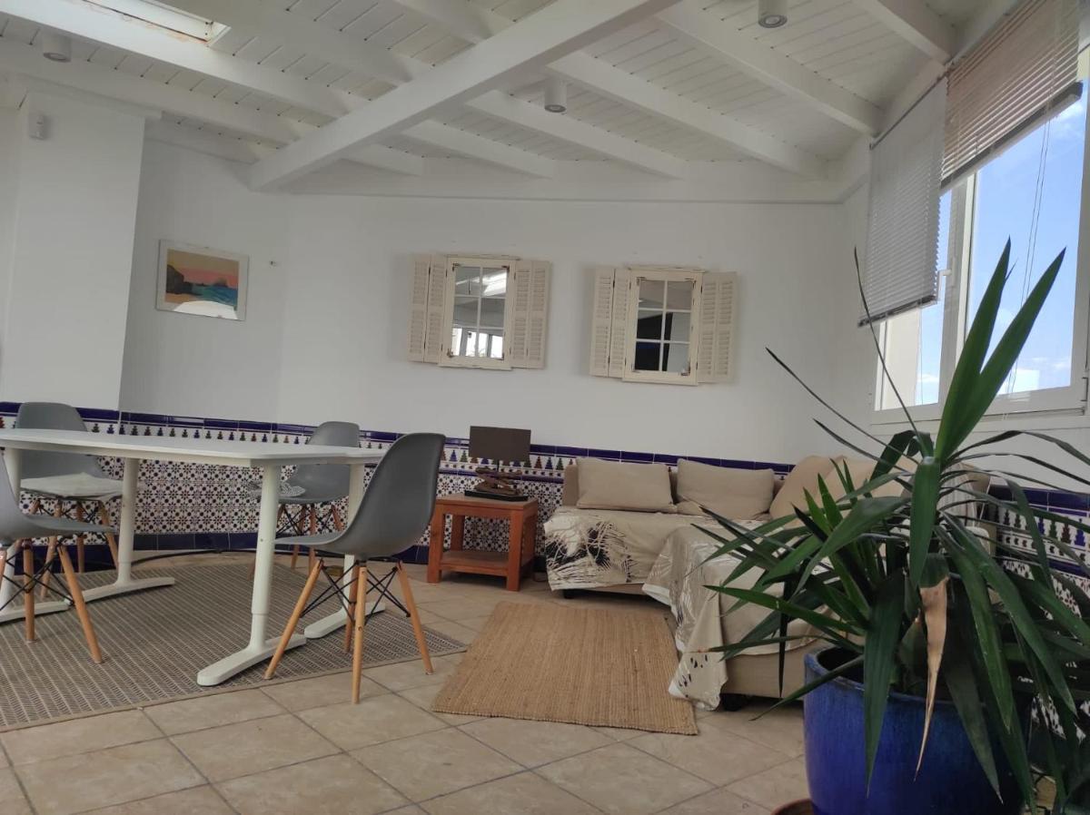 Laylas Beach Art House - Housity