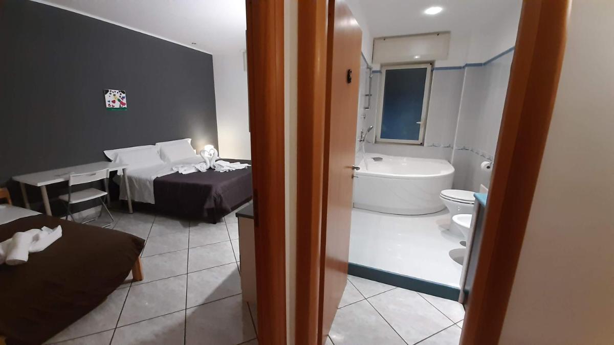 Suitetrails - Napoli House Apartment