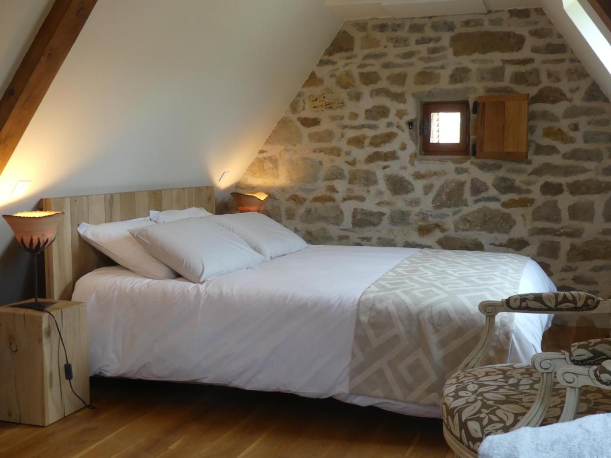 Gîte Fleurs d'eau, Le Hameau du Quercy, charme, calme, piscine naturelle - Housity