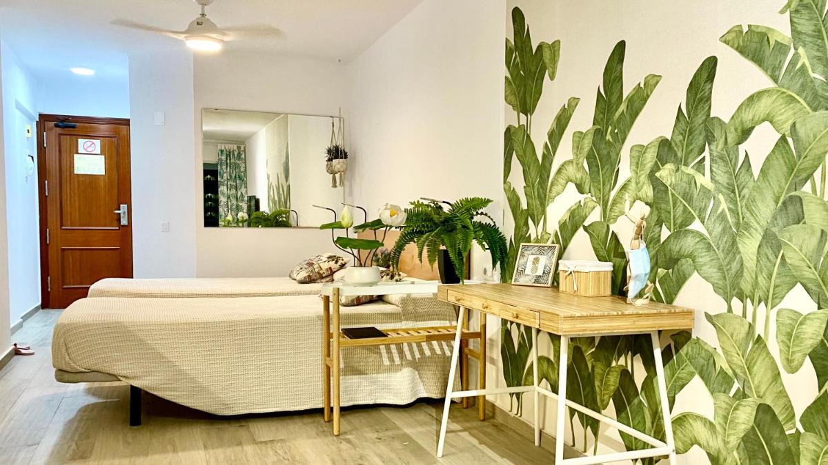ENJOY A SUNNY APARTMENT WITH POOL NEXT TO THE SEA - Housity