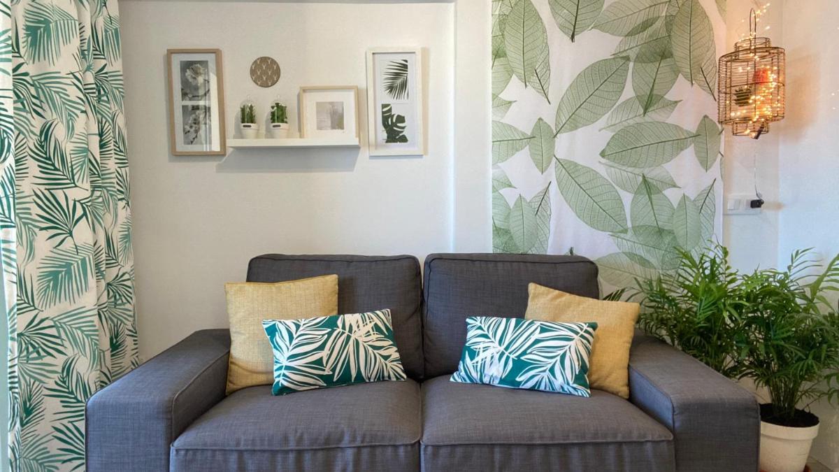 ENJOY A SUNNY APARTMENT WITH POOL NEXT TO THE SEA - Housity