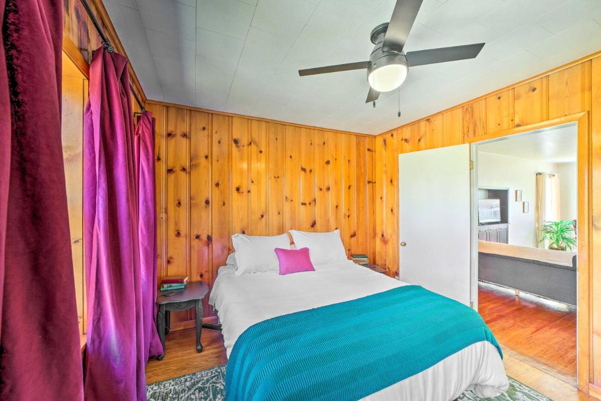 Lake Eufaula Retreat with Fire Pit, Near Main St! - Housity