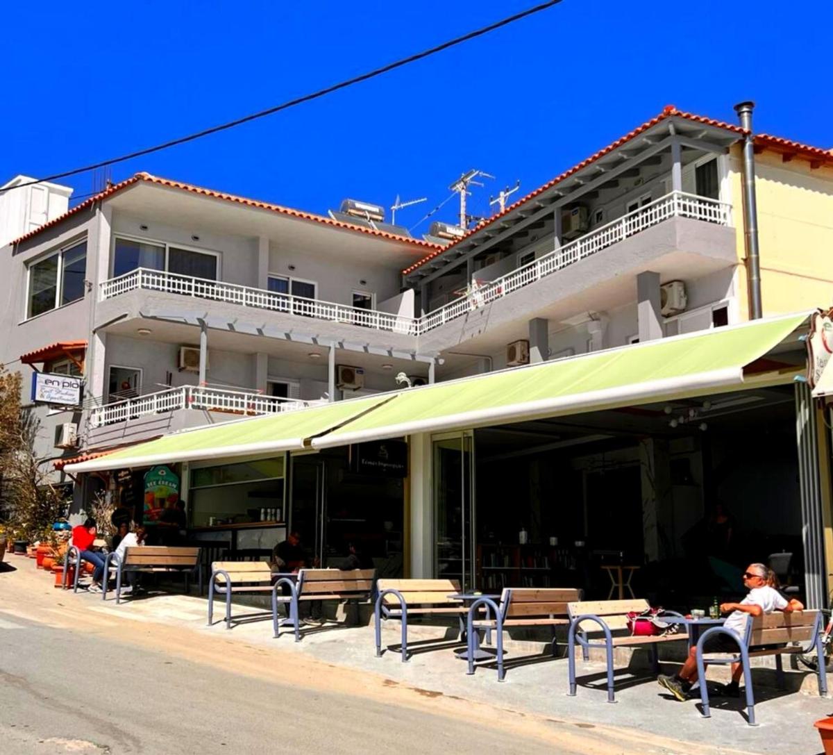 En Plo Studios & Apartments - Housity