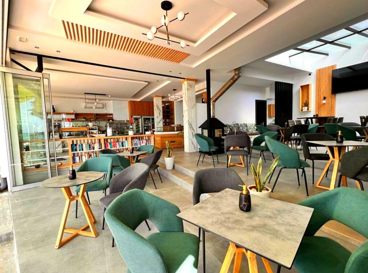 En Plo Studios & Apartments - Housity