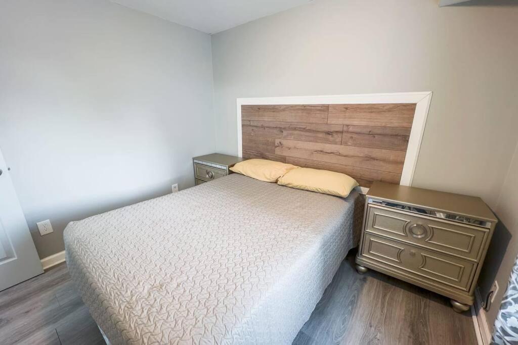 THE STONE CASTLE-Free Parking, Minutes From Falls & Casino - Housity