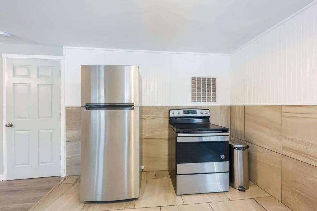 THE STONE CASTLE-Free Parking, Minutes From Falls & Casino - Housity