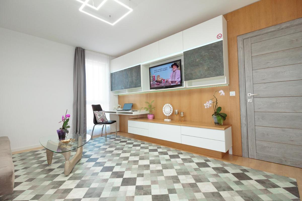 Gold Class Apartments AMS - Housity