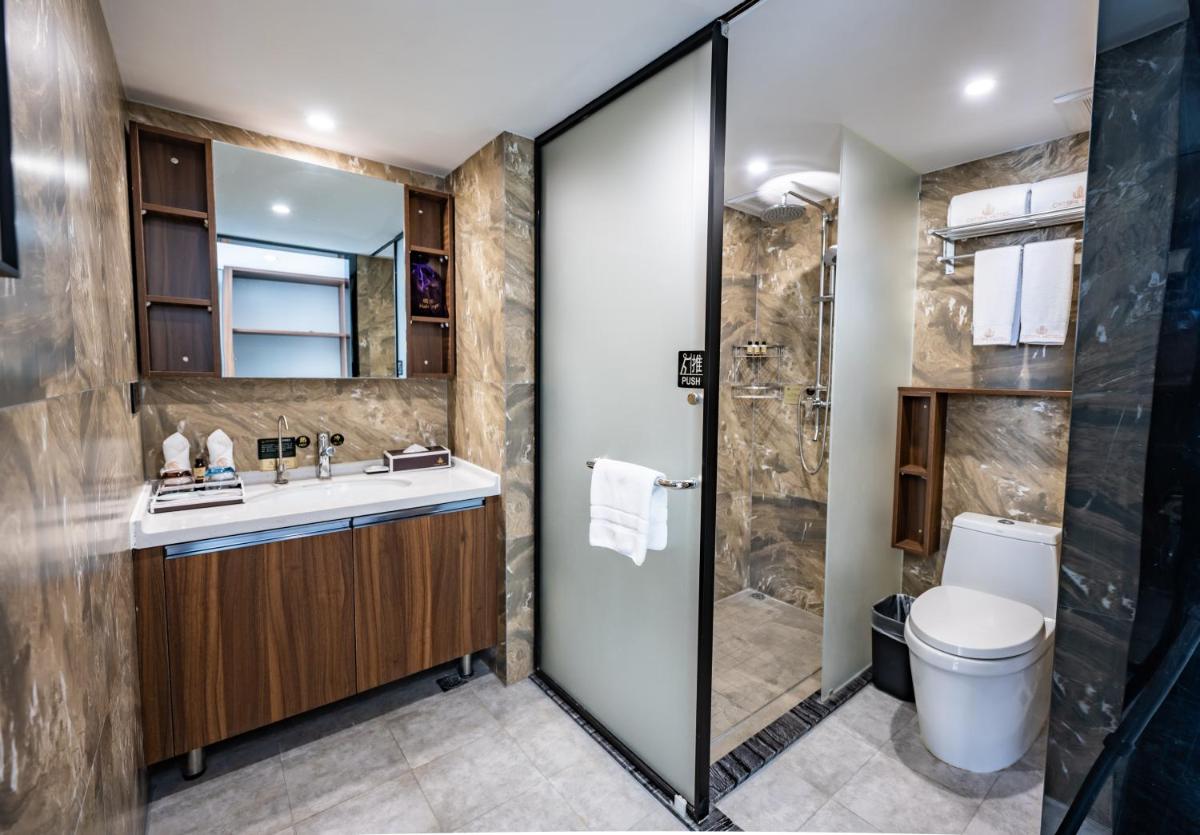 Shining Star Hot Spring Hotel - Housity