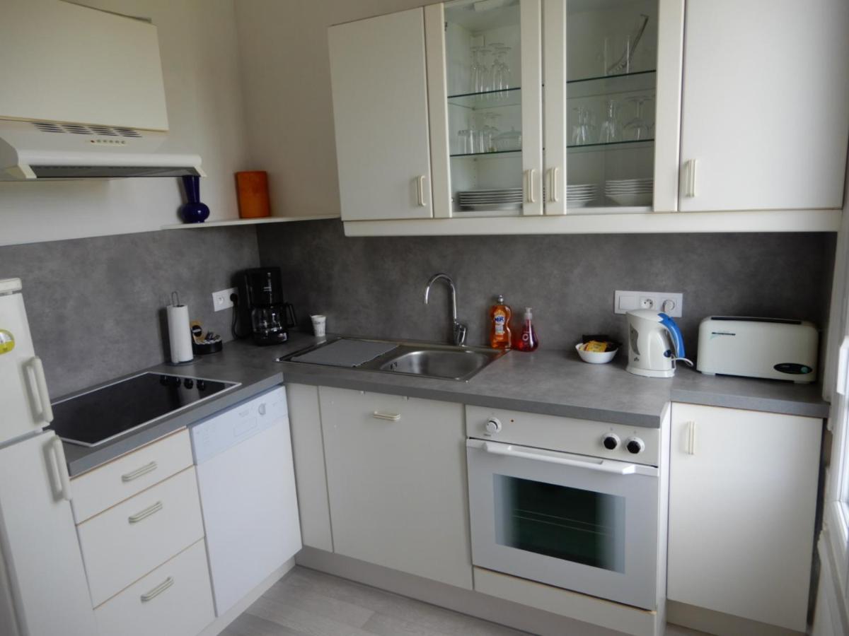 CAPRICES DE MER Appartement avec grand balcon et vue à 300 m plage, apercu mer, lit Queen Size, Mers les Bains Le Treport , petit dejeuner en option, 2 vélos fournis - Housity