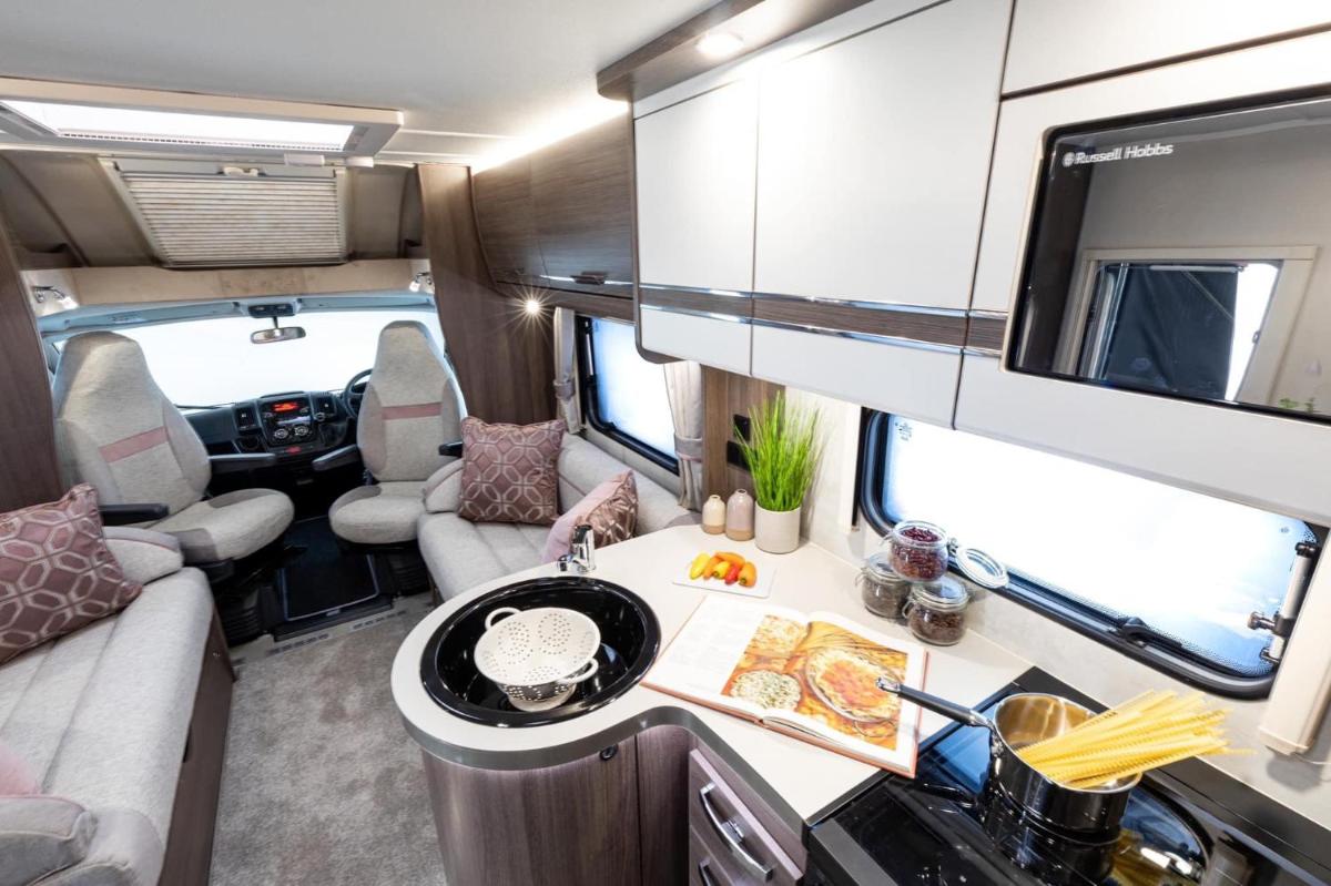 Life of Reilly Motorhome hire - Housity