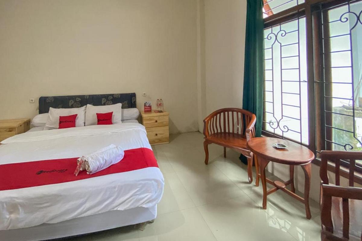 RedDoorz near Universitas Merdeka Malang 2 - Housity