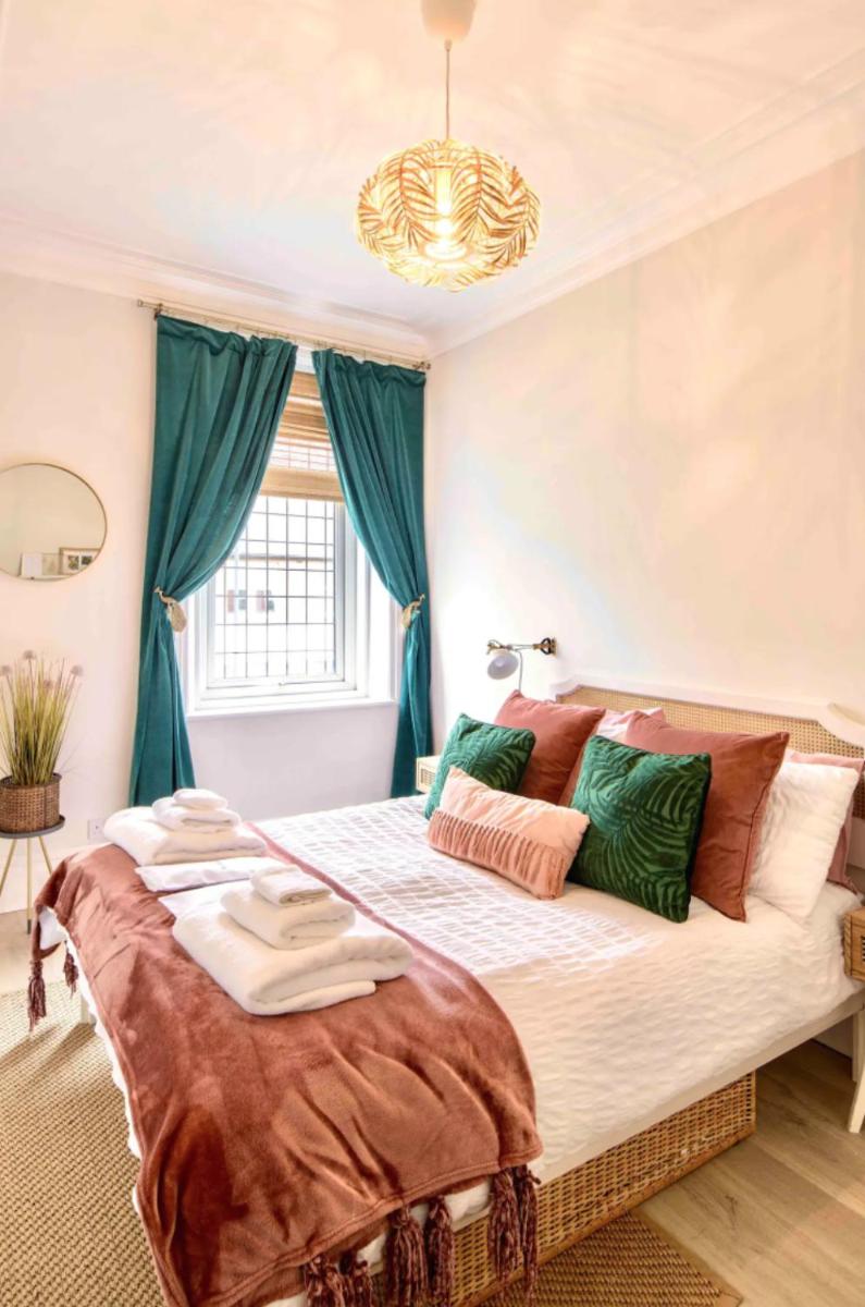 Sea Retreats, Whitley Bay, Sleeps 8 - Housity