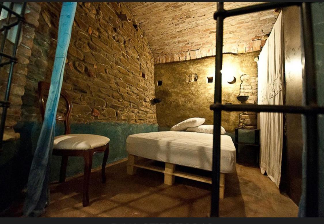 I CATARI ...nel cuore di Monforte d'Alba - Housity