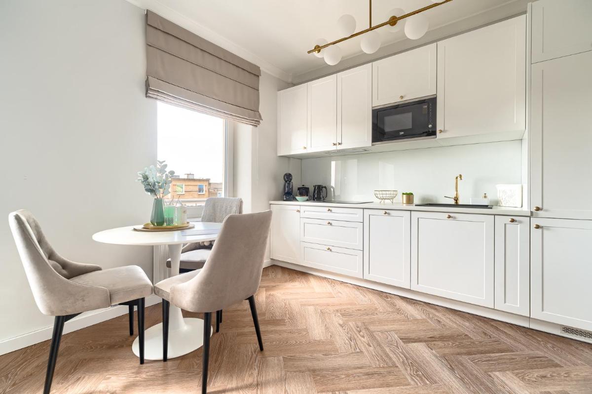 MARGI Daphne LUX BEAUTI STUDIO - Housity