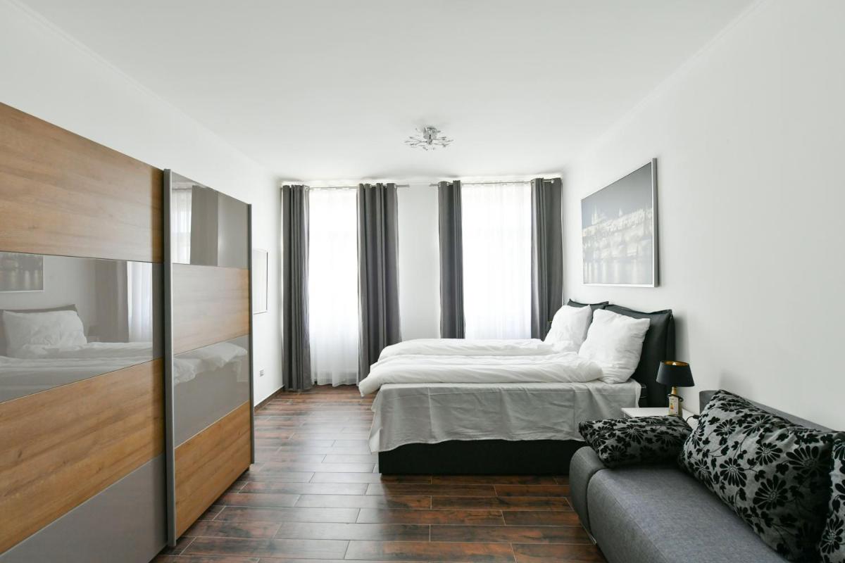 Apartmány Na Náměstí 85 - Housity