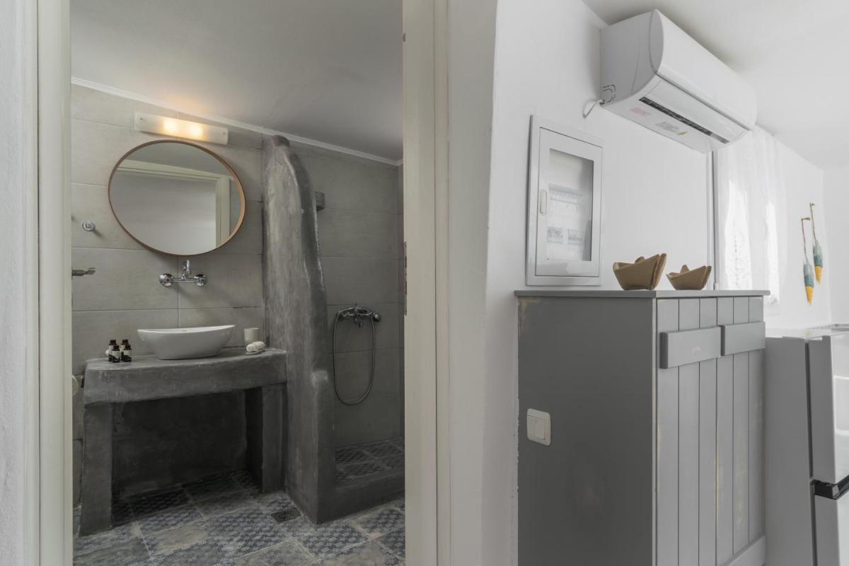 Almera Sea View Boat House - Housity