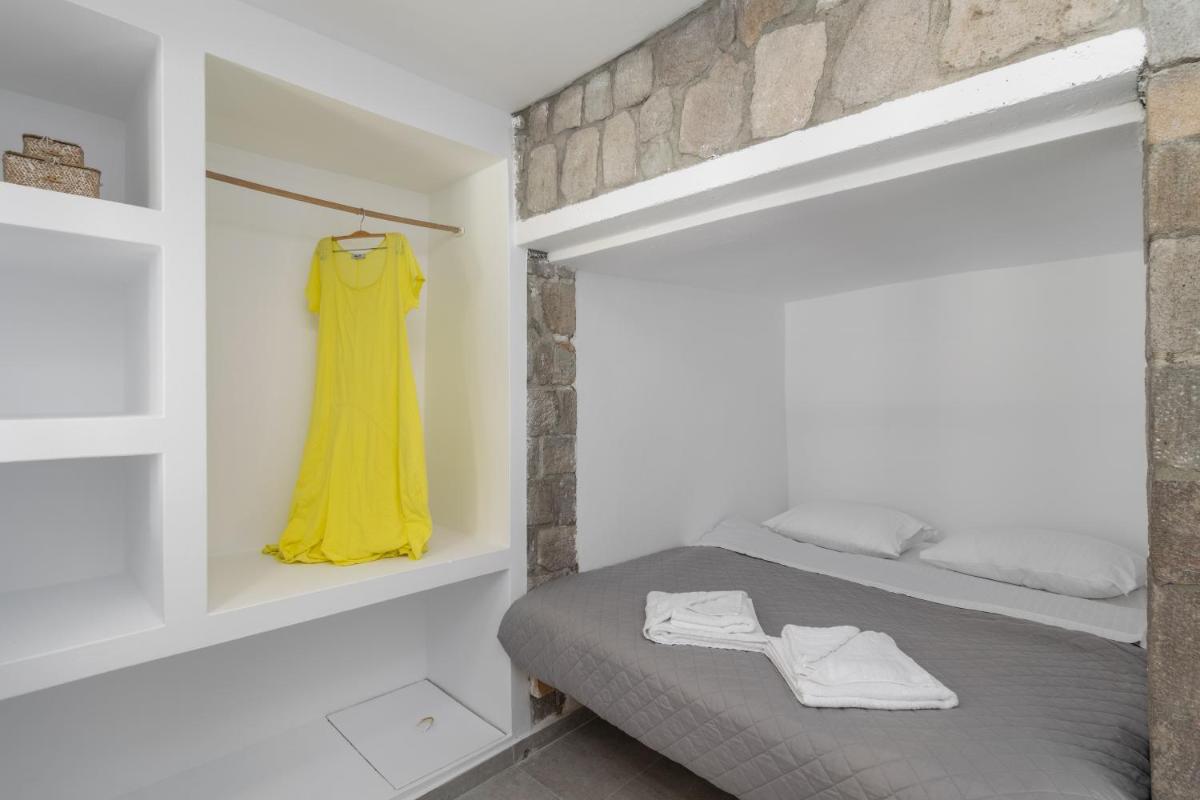Almera Sea View Boat House - Housity