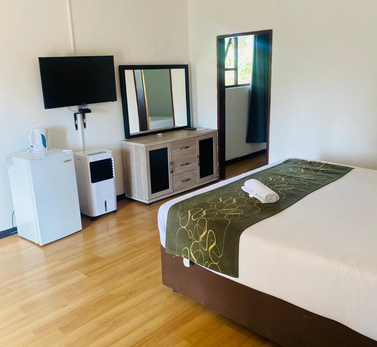 Airport Doozy Guest House - Housity