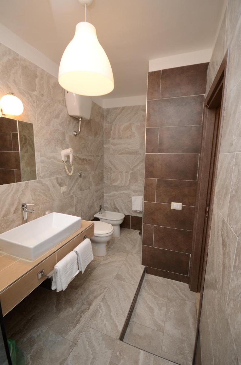 Hotel Clinton - Housity