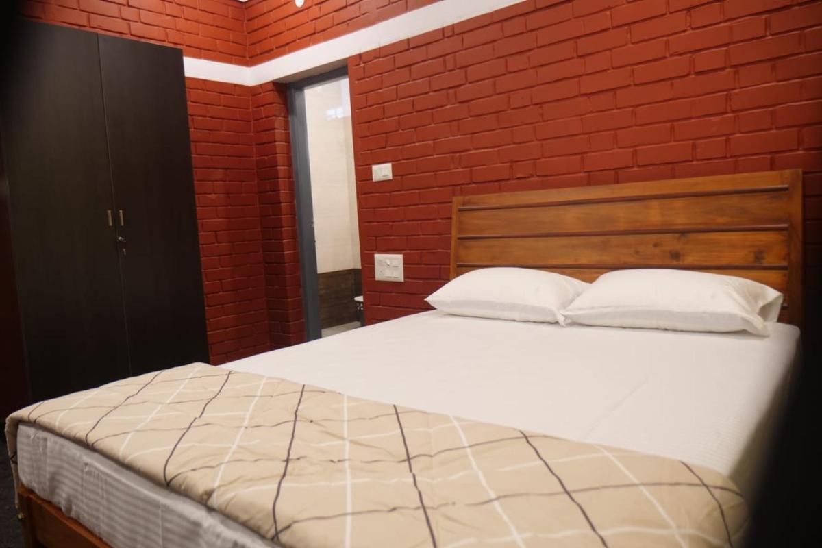 Dharmik Stays - Housity