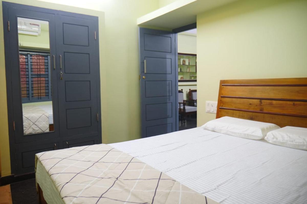 Dharmik Stays - Housity