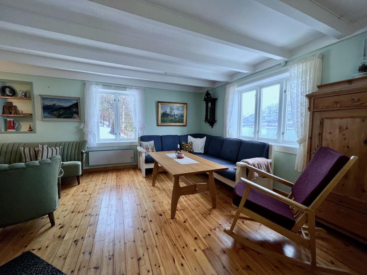 Suitetrails - Charming Norwegian Farmhouse by the Fjord