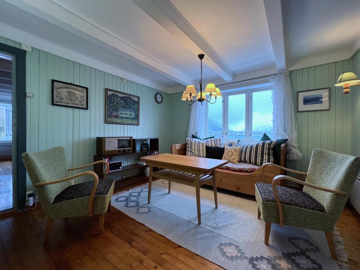 Suitetrails - Charming Norwegian Farmhouse by the Fjord