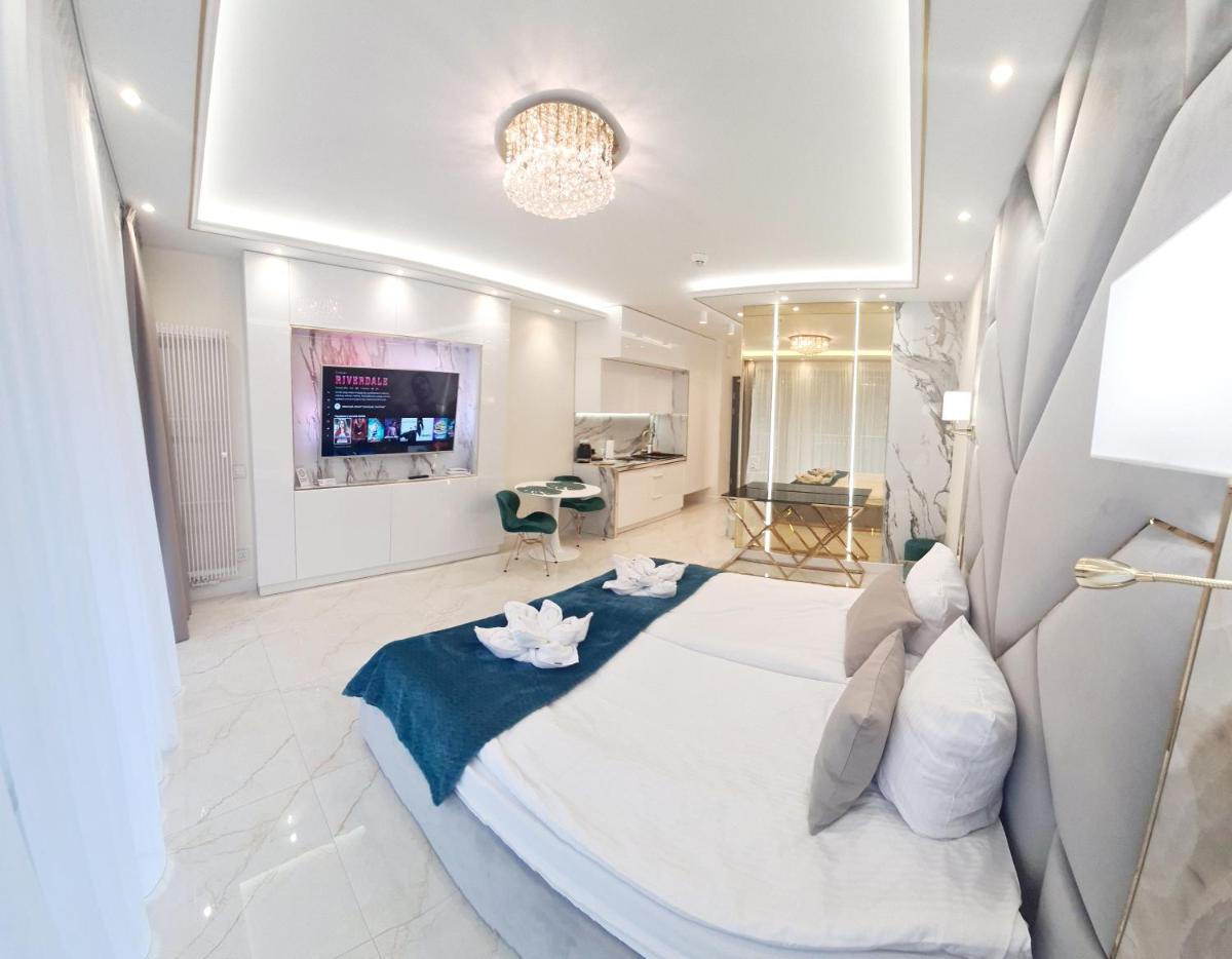 Adonis Beach - Housity