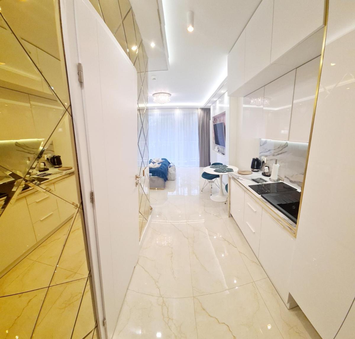 Adonis Beach - Housity