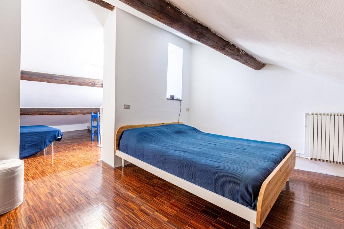 Porta Ticinese colorful apartment! - Housity