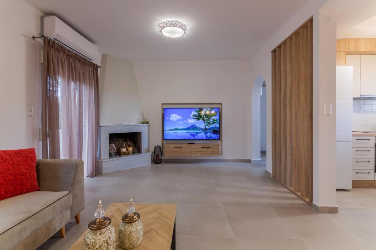 Gouves Family House with Jacuzzi - Housity