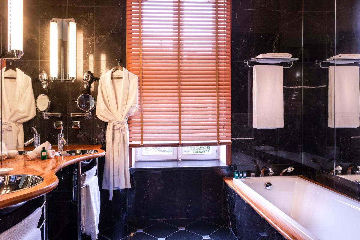 Cuisine ou kitchenette dans l'établissement L'Hôtel