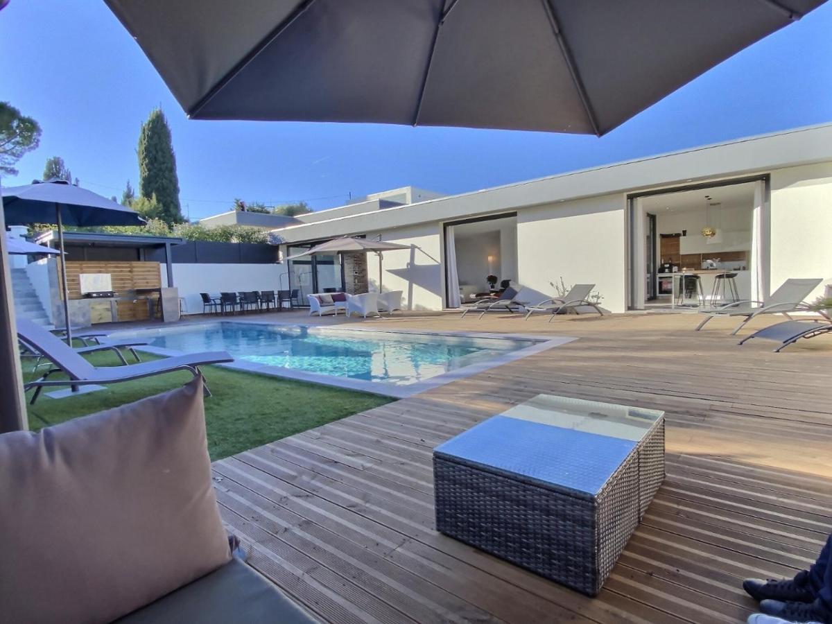 VILLA CALIFORNIENNE CONTEMPORAINE PISCINE CHAUFFÉE 4 CHAMBRES - Housity