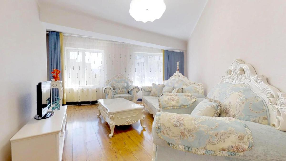 125m2 new apartment, 5 rooms with airport pickup - Housity