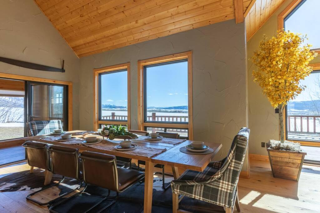MAJESTIC VIEWS FAMILY LODGE with Large Deck - Housity