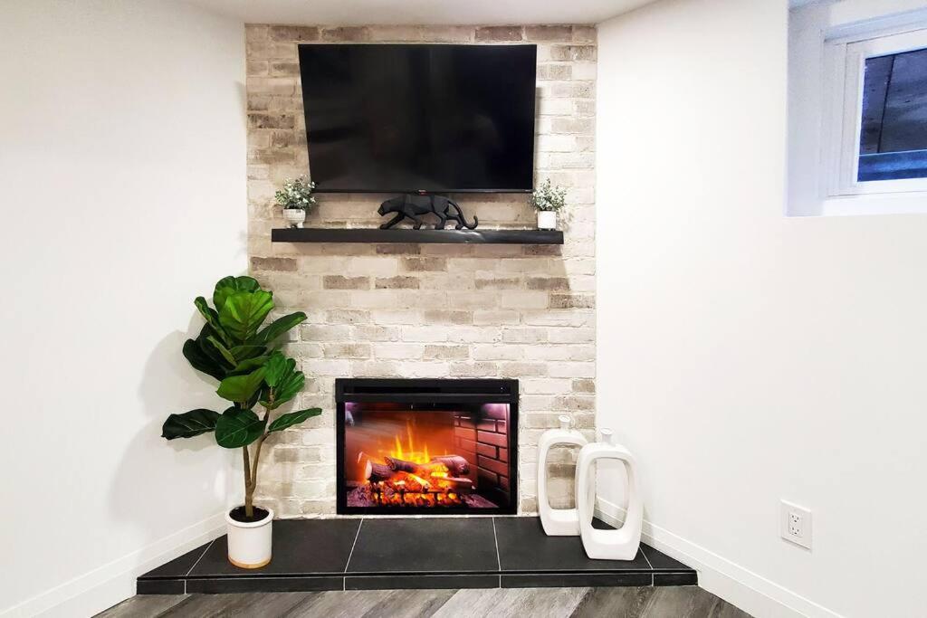 Renovated Guest Suite Near The Lake & High Park in Toronto! - Housity