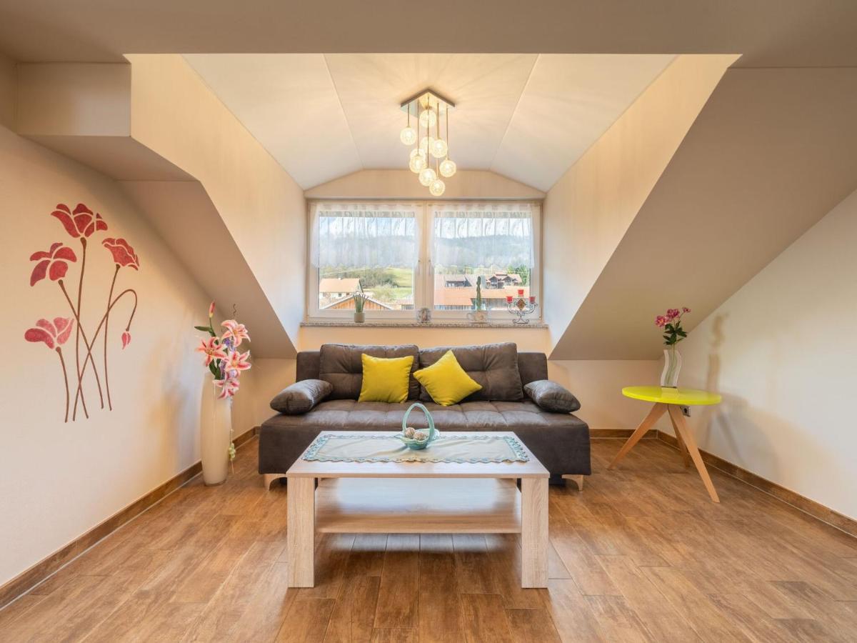 Apartment in Gleißenberg with Garden & BBQ - Housity