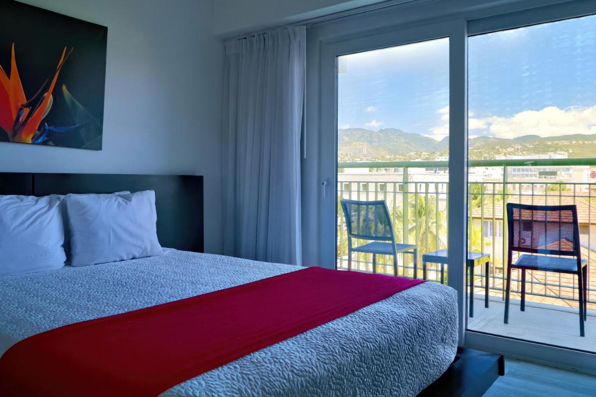 R Hotel Kingston - Housity