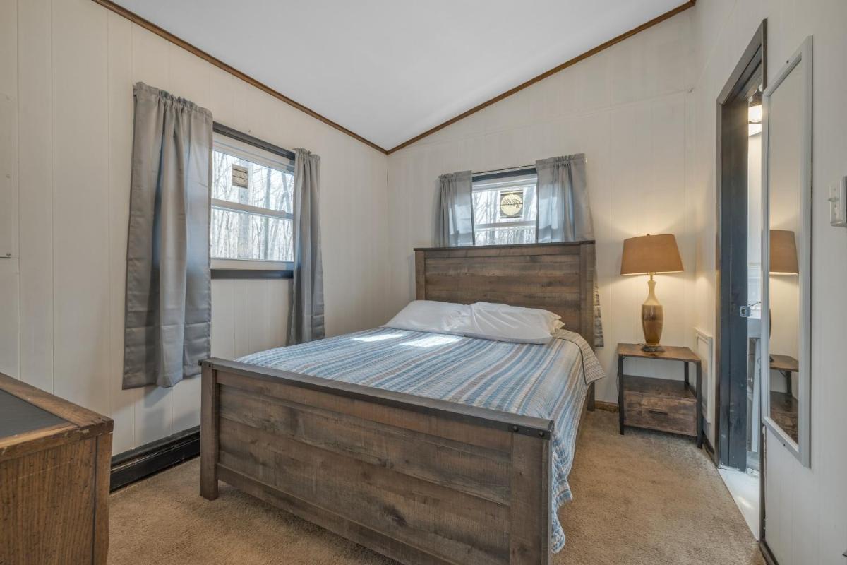Nostalgic & Cozy Cabin- Steps to Pines Lake! Pet Friendly! cabin - Housity