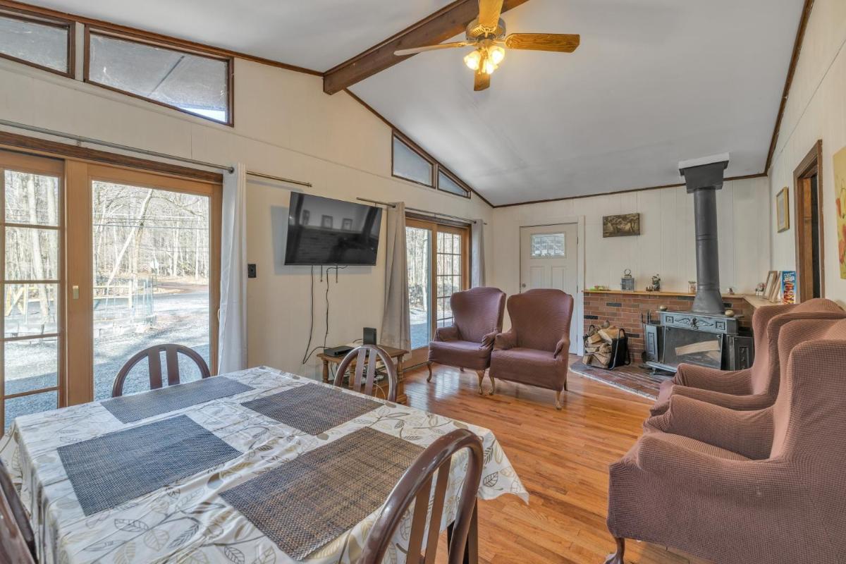 Nostalgic & Cozy Cabin- Steps to Pines Lake! Pet Friendly! cabin - Housity
