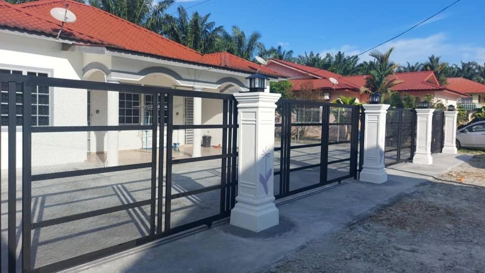 Cempaka Homestay Parit Raja - Housity