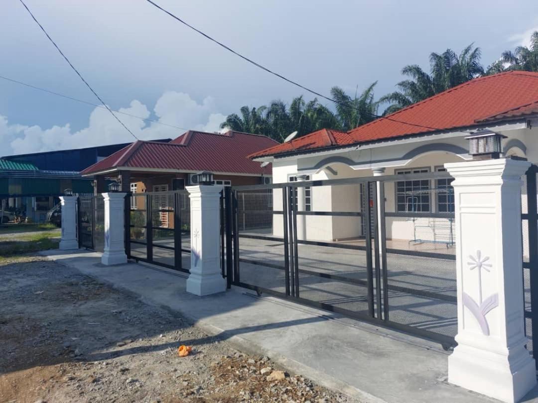 Cempaka Homestay Parit Raja - Housity
